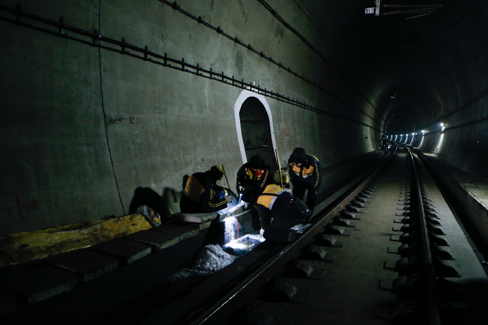 文成铁路运营隧道病害现状